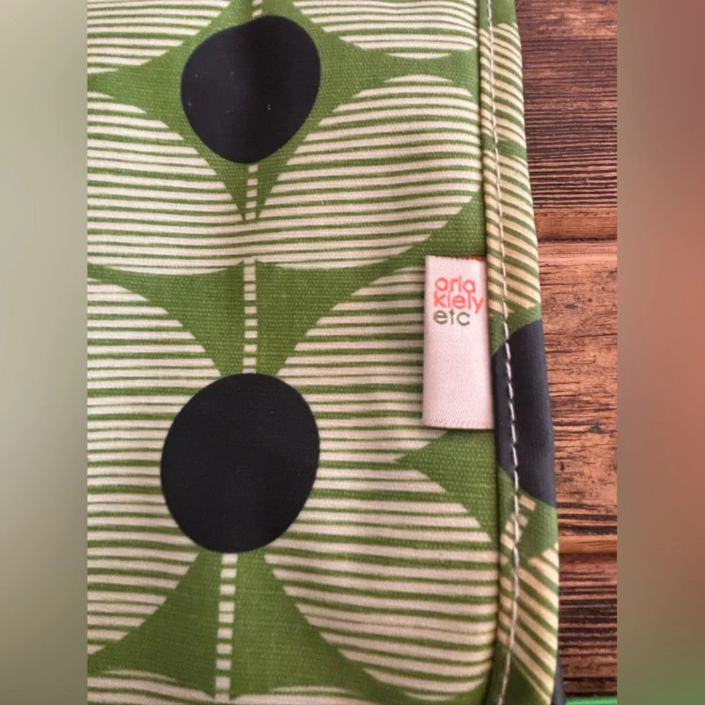 Orla Kiely Green and Black Retro Floral Zip Pouch - Picture 3 of 7